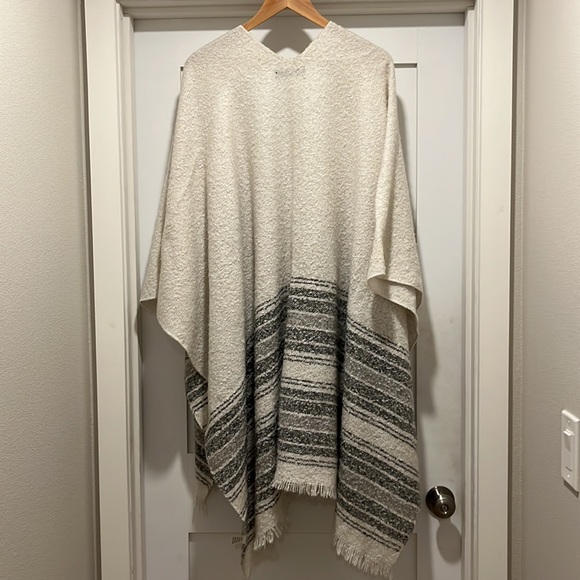 Akira Open Poncho Wrap Shawl Blanket Cape - Picture 3 of 5